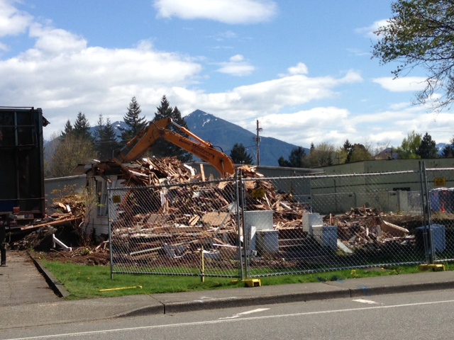 Rubble of home on Bendigo Blvd. Brick stoop still remains. 4/23/13