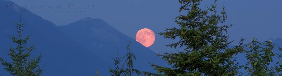 supermoon over mailbox peak