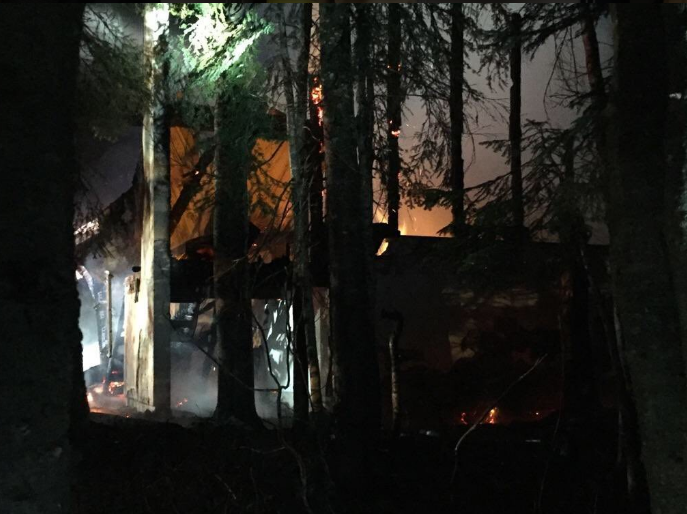 Scene of fire that destroyed home at Snoqualmie Pass, 11/8/16. Photo: SFD